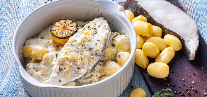 Halibut cu cartofi fără coajă cu sos, cimbru și coajă de lămâie