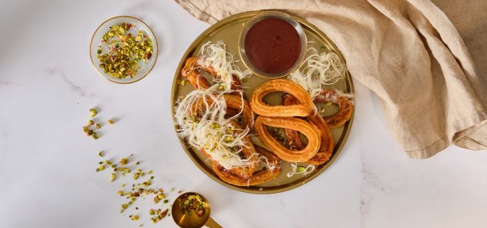 Churros cu ciocolată neagră, halva și fistic