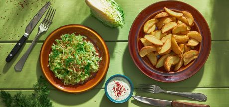 AVIKO Pati Parts cu salată de varză tânără și sos de muștar-mărar