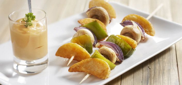 Frigărui cu bucăți de cartofi cu sos de mentă