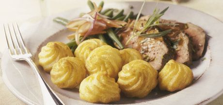 Muşchi de vită la cuptor cu Pom'Duchesse și fasole verde