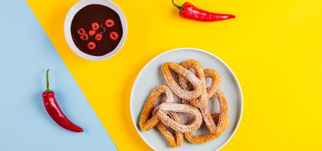 Churros cu sos de ciocolată și chili